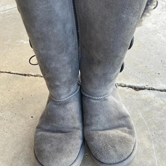 UGG Bailey Button Triplet II Gray Shearling boot - Picture 8 of 8